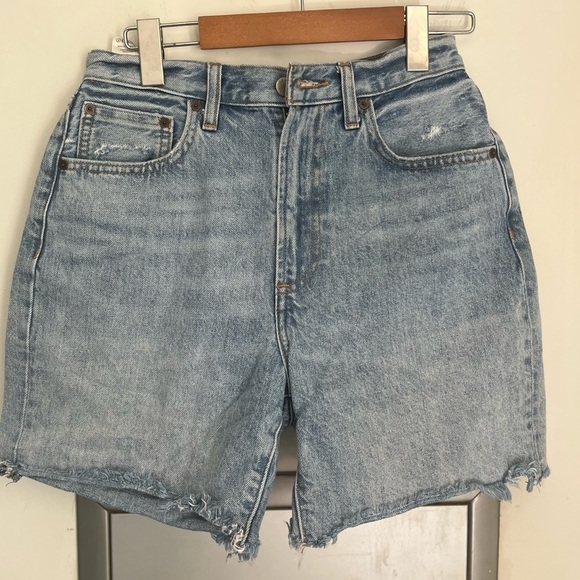 Denim forum Aritzia The BF Loose Mid Thigh Short - Picture 3 of 12